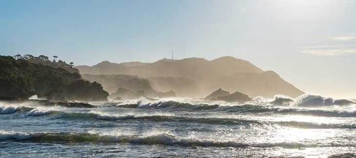 Vagues et mistral tempêtueux sur le littoral ouest-varois