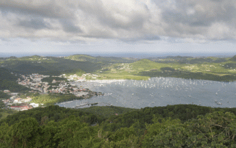 Des cyclones plus intenses, des territoires insulaires particulièrement vulnérables face à la montée des eaux… Les Antilles subissent le changement climatique.