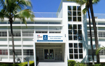 Le Centre météorologique régional spécialisé cyclones à St Denis.