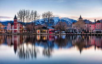 Lac à Puigcerda, catalan Pyrénées au coucher du soleil