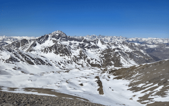 Vers le pic de Petit Rochebrune culminant à 3 078 m (Queyras)