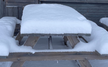 Une petite couche de neige fraîche le 26 février à la Solaise, massif de la Haute Tarentaise. Les dernières chutes de neige ont eu peu d’impact sur l’enneigement.