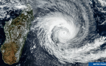 Batsirai vu par le satellite Suomi le 2 février 2022 à 1002 UTC.