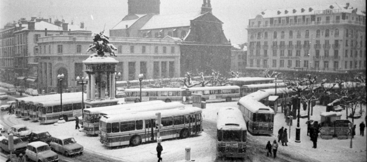 Le centre de Clermont-Ferrand sous la neige le 5 novembre 1980