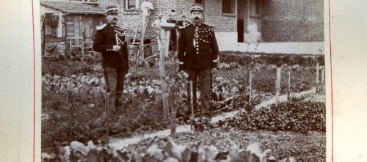 Poste météorologique, Petit Bicêtre (Seine) - Poste pluviométrique installé dans le jardin de la caserne de gendarmerie. Crédits " Météo-France "