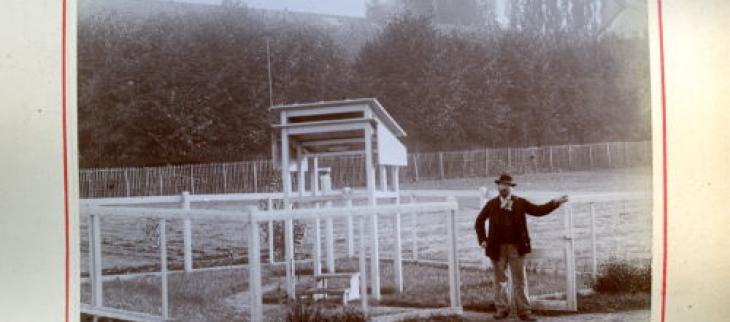 Poste météorologique, Vaucluse (Seine et Oise) - Station météorologique établie en avril 1898 à l'Ecole de l'asile d'aliénés. Crédits " Météo-France "