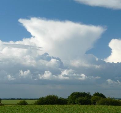 Un nuage de type cumulonimbus. ©  Infoclimat/romèze01 